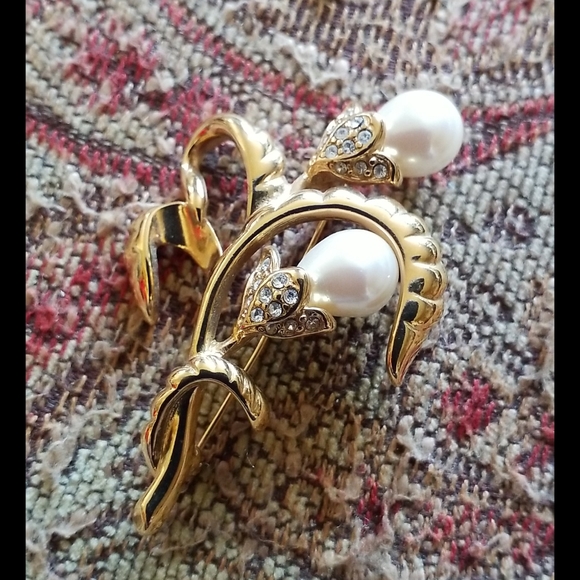 MONET Pearl Rhinestone Flower Brooch - Picture 3 of 16